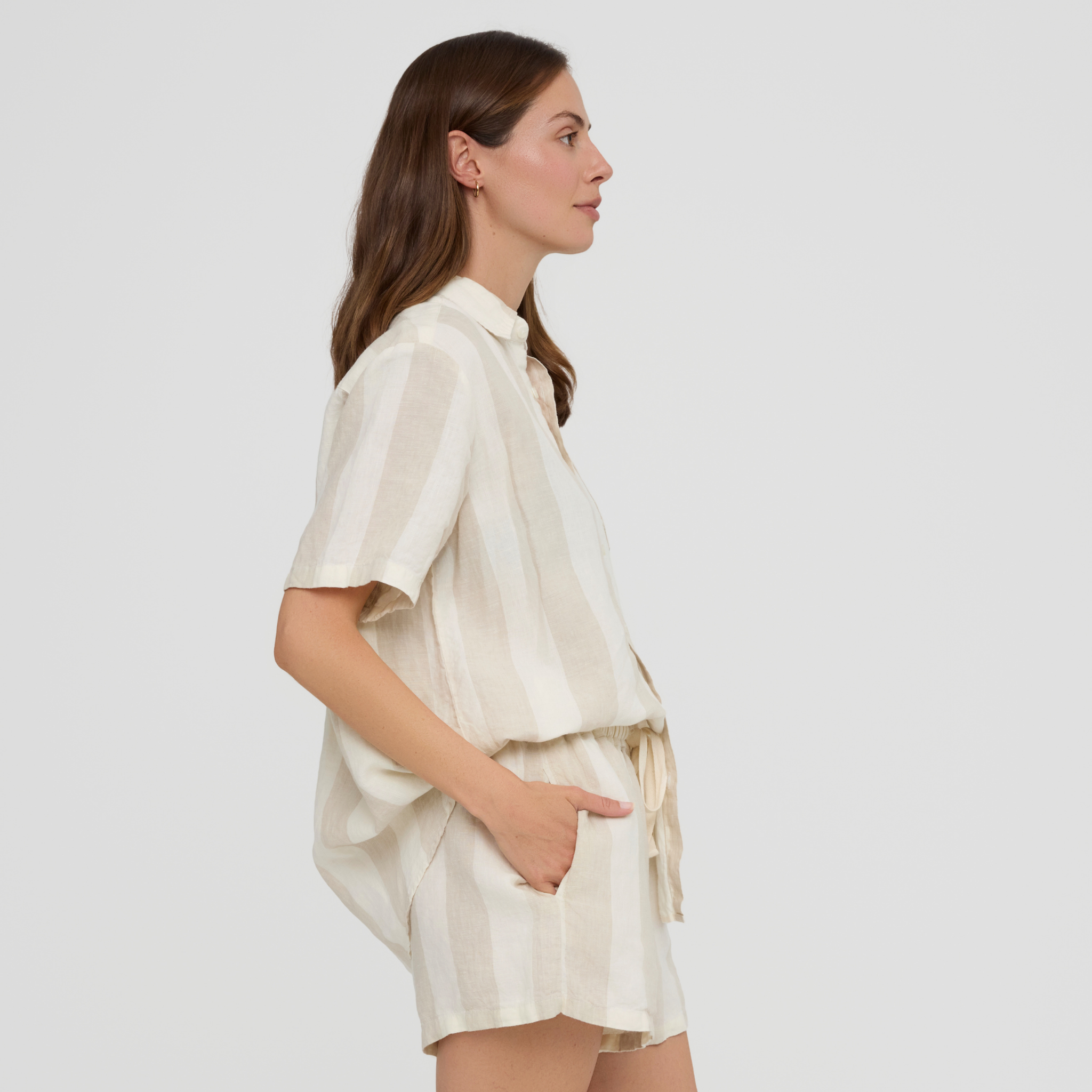 Linen lounge shirt with front buttons and short sleeves