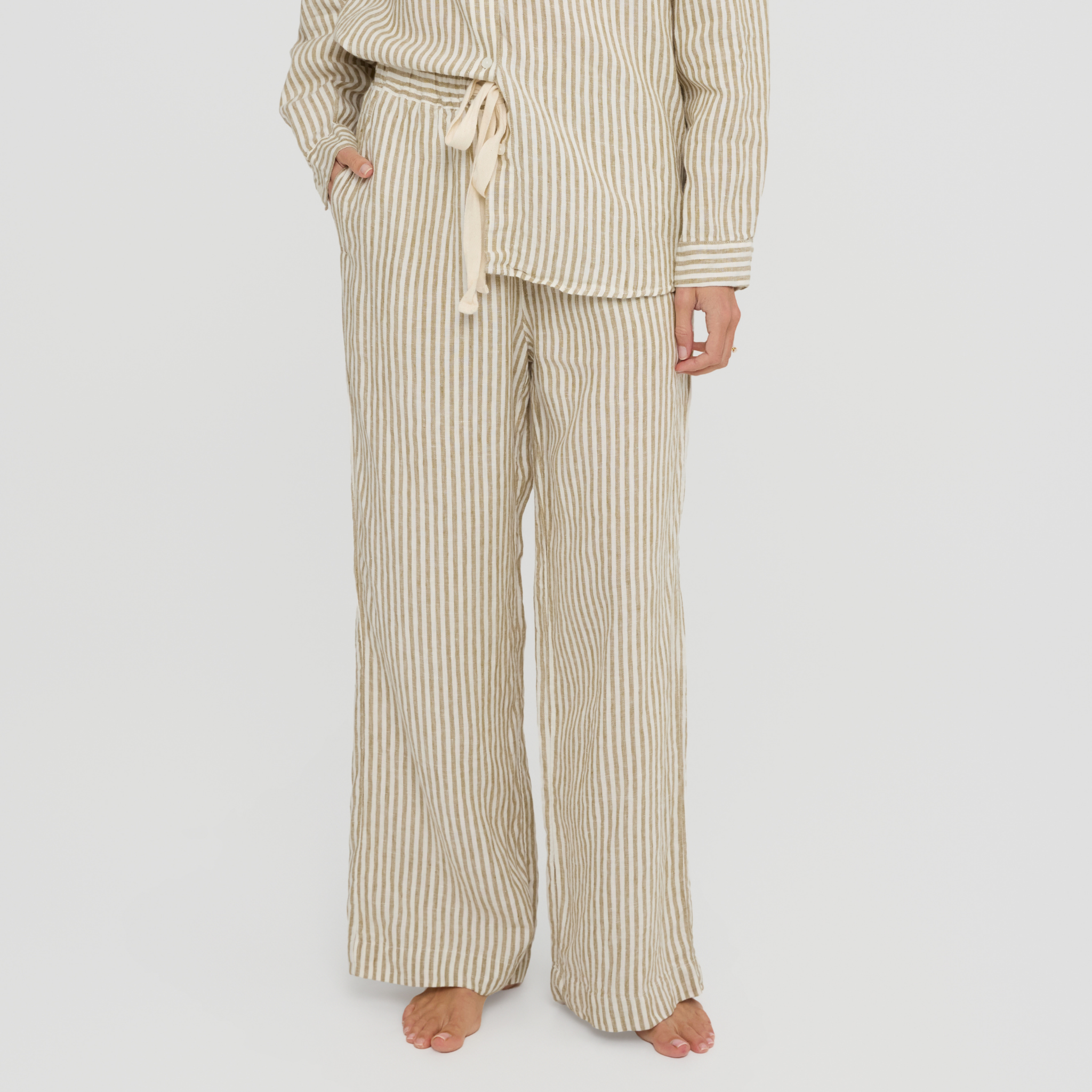 Women’s linen pyjama pants with elastic waist and drawstring tie